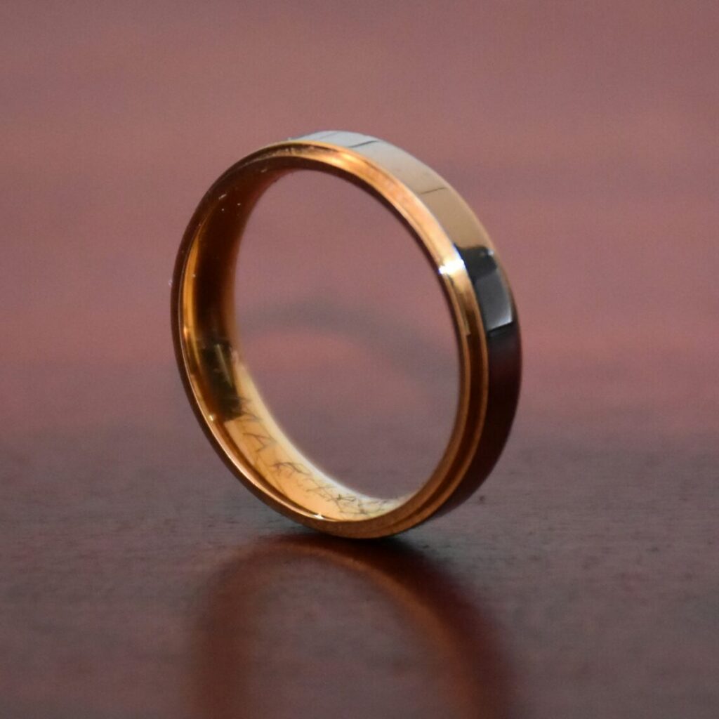 Current image: A golden ring